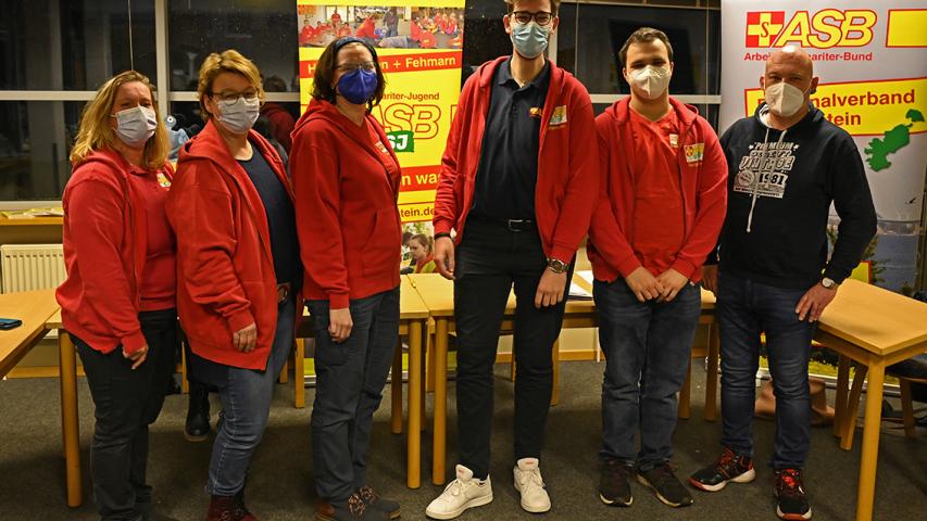 Janett Tharmann (Stellv. Jugendleiterin), Mareile Kordlewska (Stellv. Jugendleiterin), Kristina Mohr (Jugendleitern), Joshua Coenen, Simon Carstens und Thomas Seeber (weitere Vorstandsmitglieder) (v.l.nr.) werden die Geschicke der Jugendgruppe in den nächsten beiden Jahren leiten.