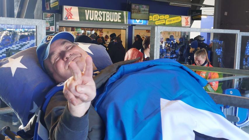 Rüdiger vor der Bratwurstbude